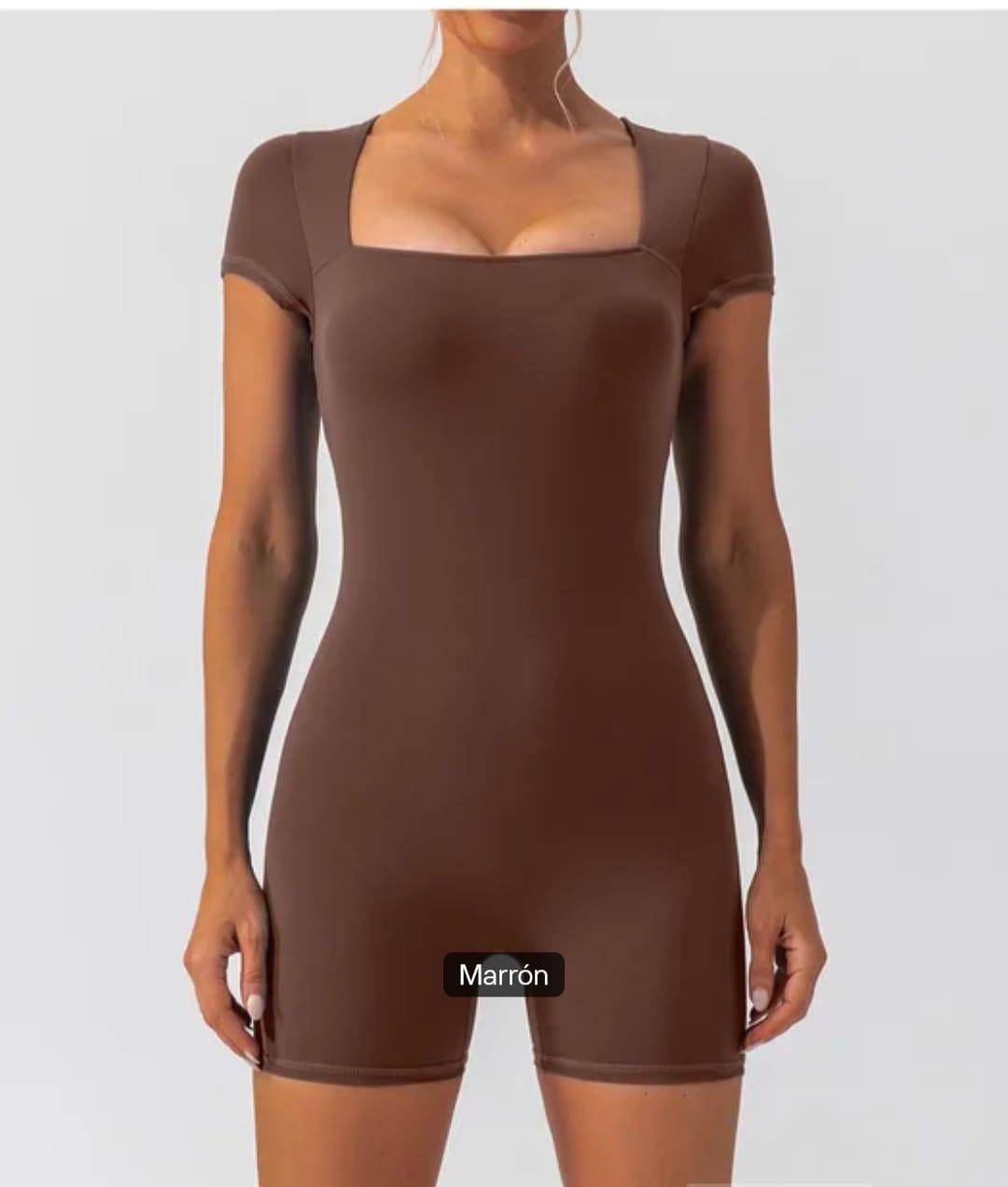 ENTERIZO SHORT MARIANA MARRON