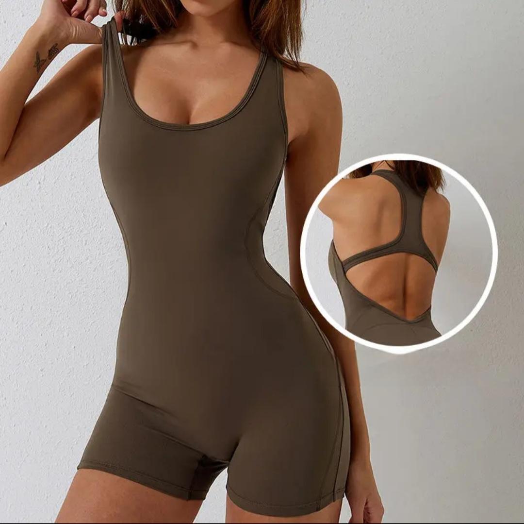 ENTERIZO SHORT LIA MARRON